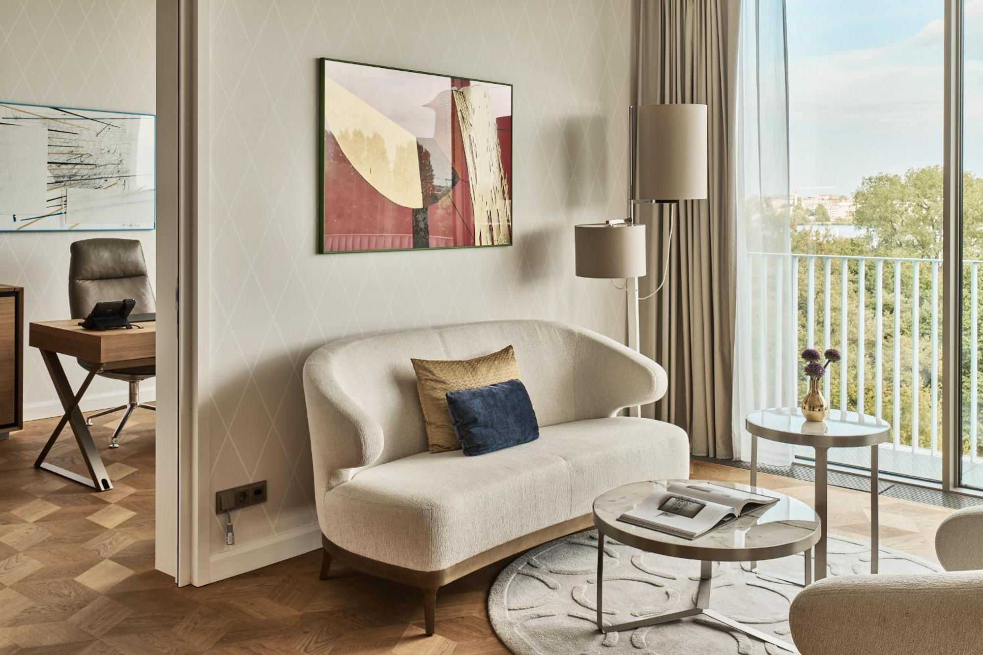The Fontenay המבורג מראה חיצוני תמונה A living room in a typical apartment